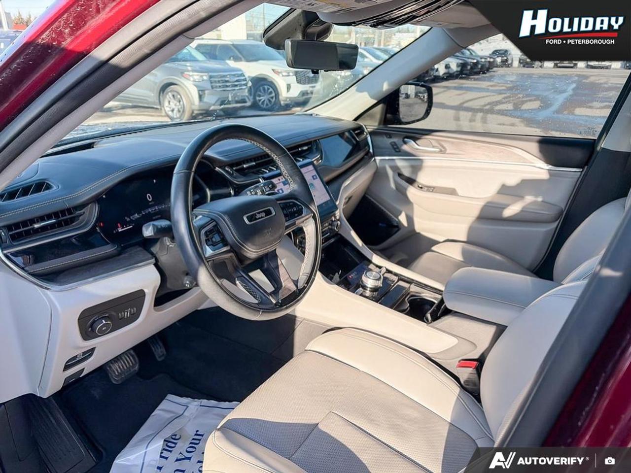 2023 Jeep Grand Cherokee Overland Photo