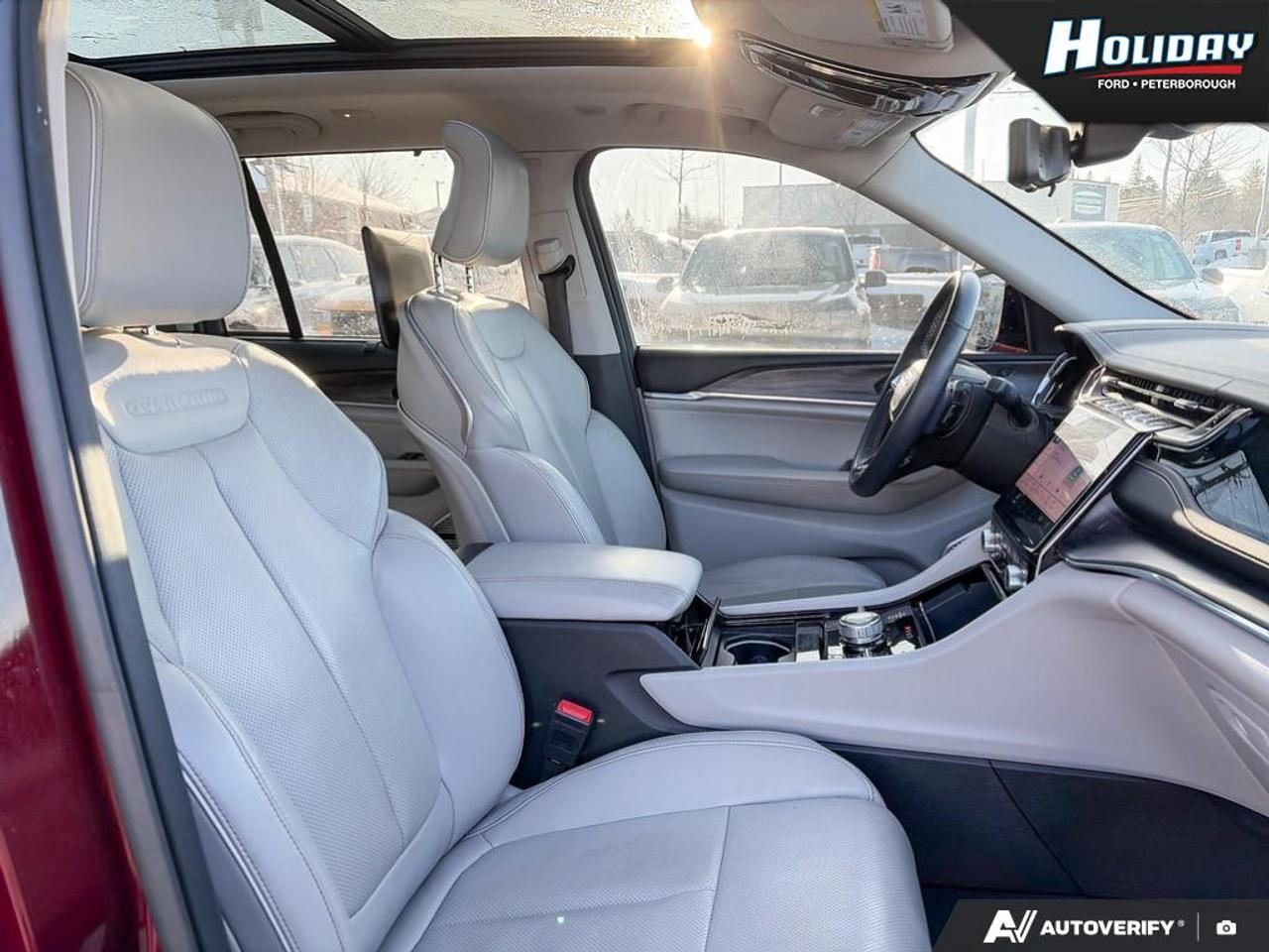 2023 Jeep Grand Cherokee Overland Photo