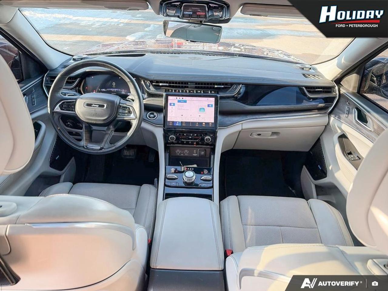 2023 Jeep Grand Cherokee Overland Photo