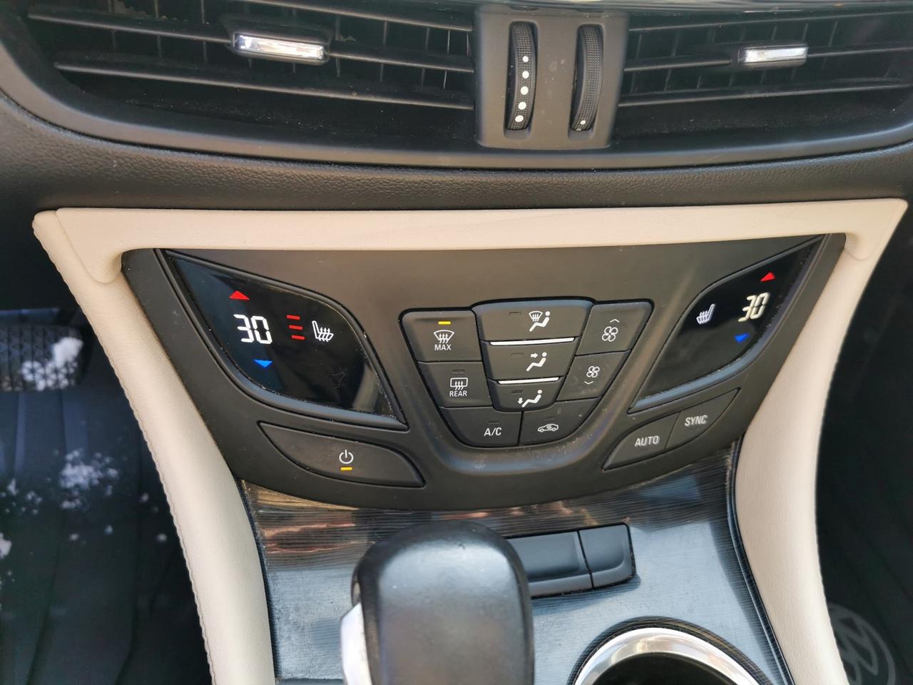 2017 Buick Envision Premium Photo