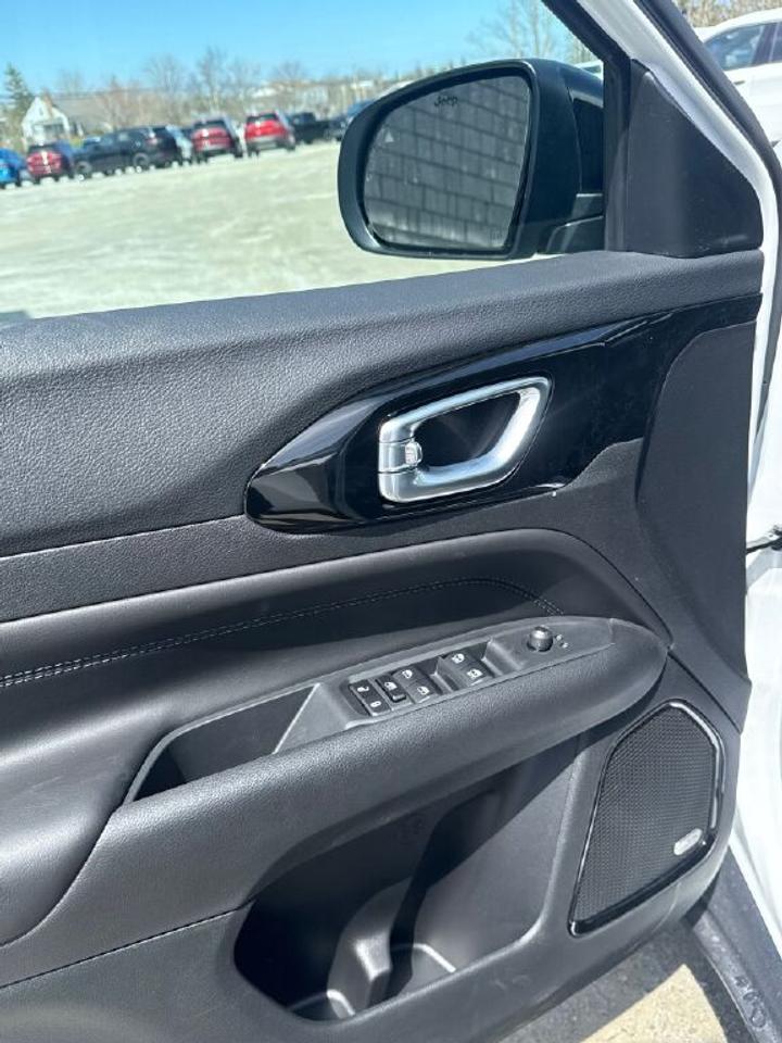 2026 Jeep Compass NORTH Photo