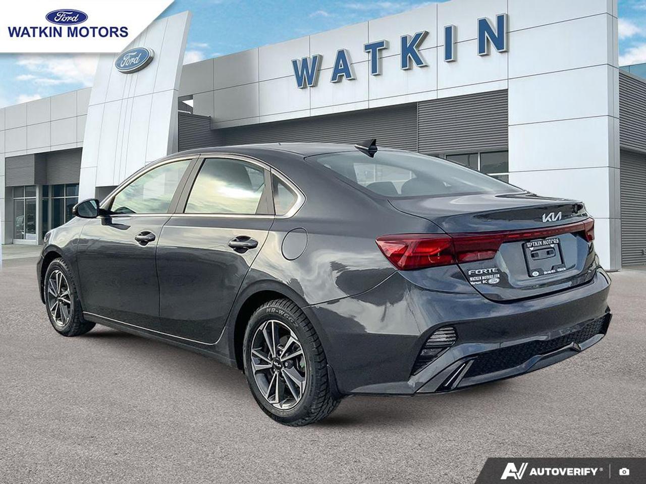 2023 Kia Forte Sedan GT LINE Photo2