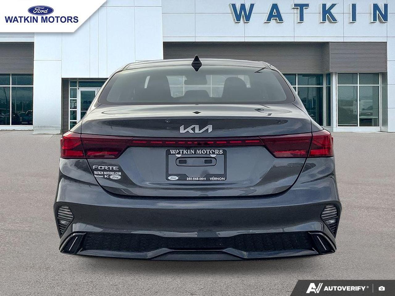 2023 Kia Forte Sedan GT LINE Photo3