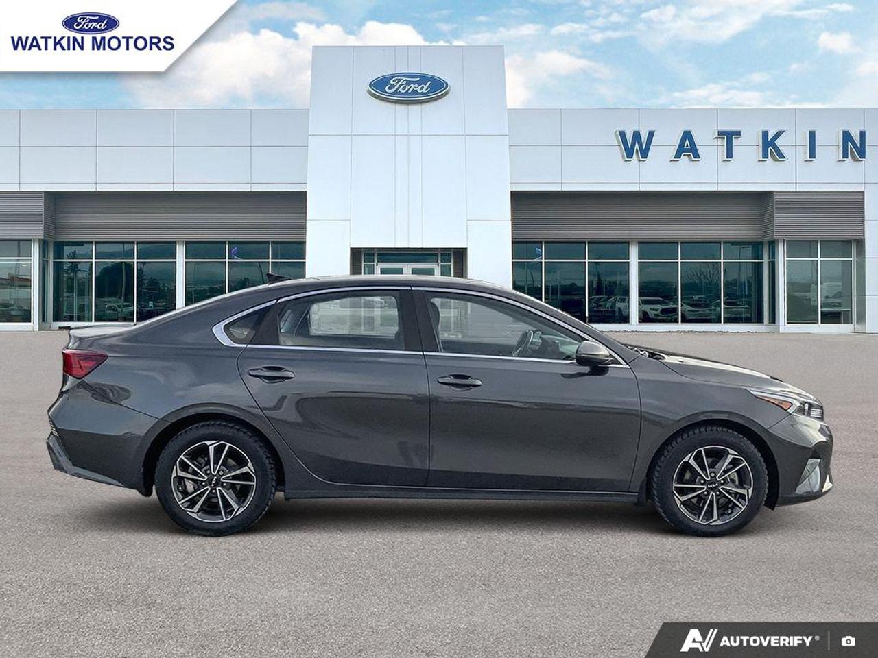 2023 Kia Forte Sedan GT LINE Photo5