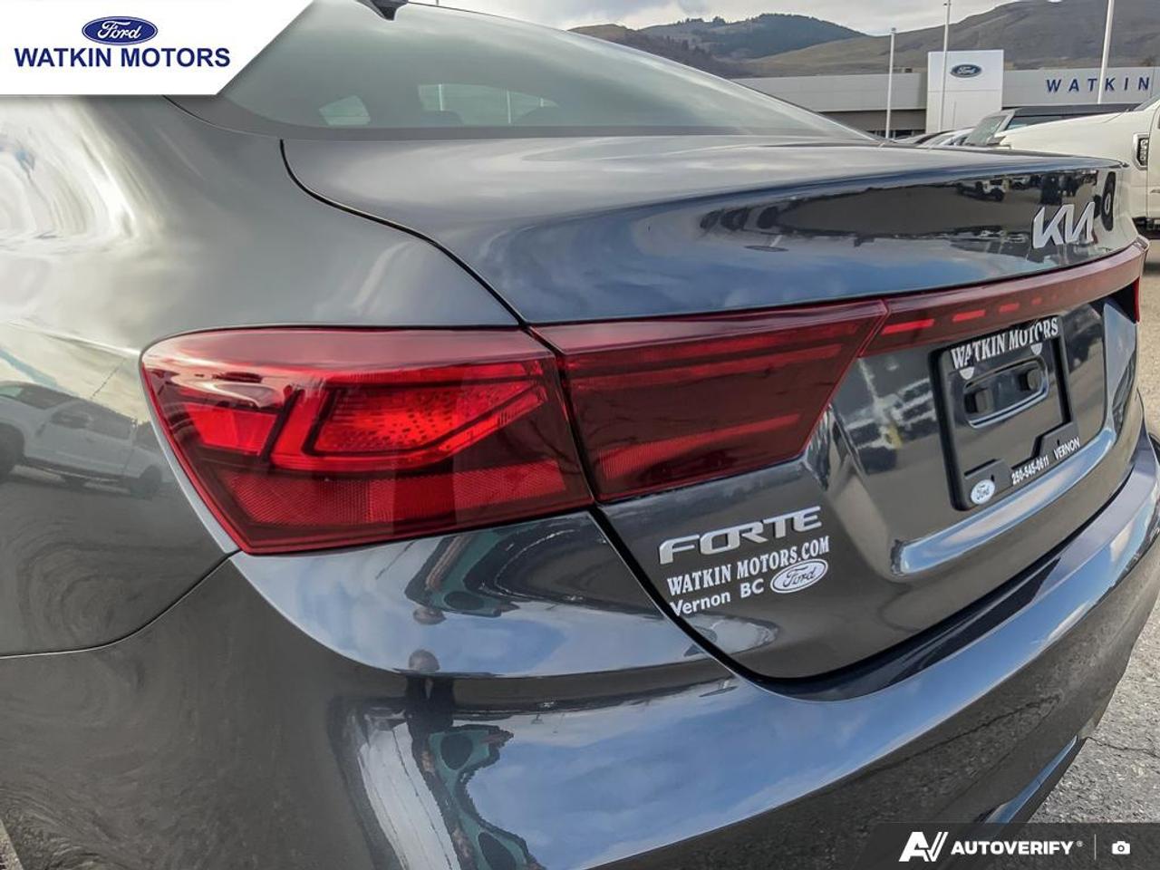 2023 Kia Forte Sedan GT LINE Photo13