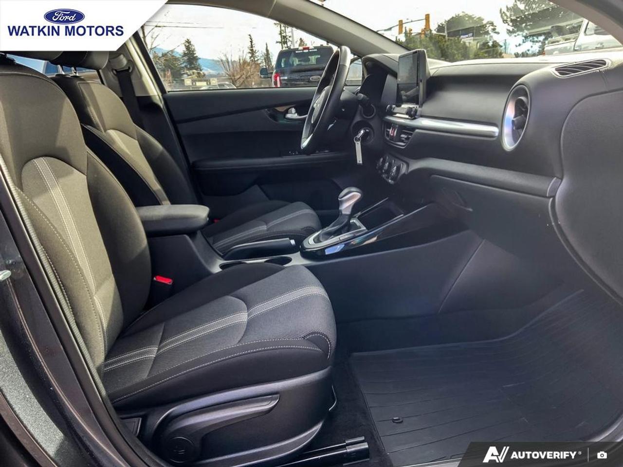 2023 Kia Forte Sedan GT LINE Photo24