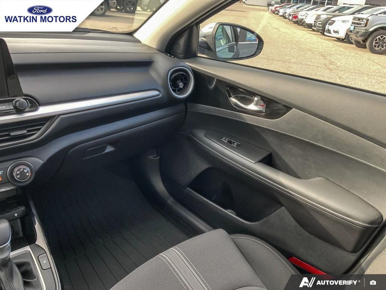 2023 Kia Forte Sedan GT LINE Photo27