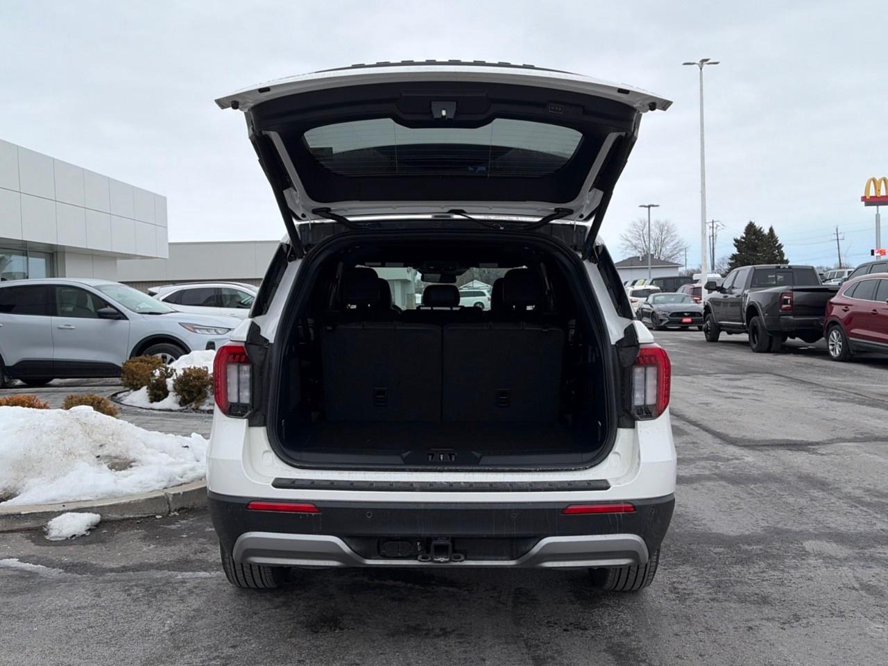 2026 Ford Explorer Platinum 4WD Photo4