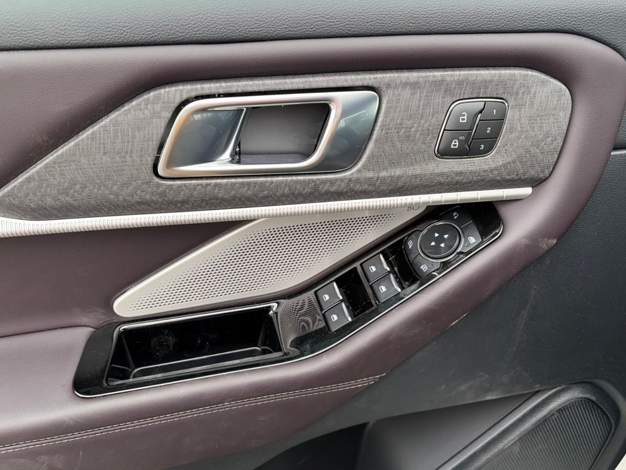 2026 Ford Explorer Platinum 4WD Photo