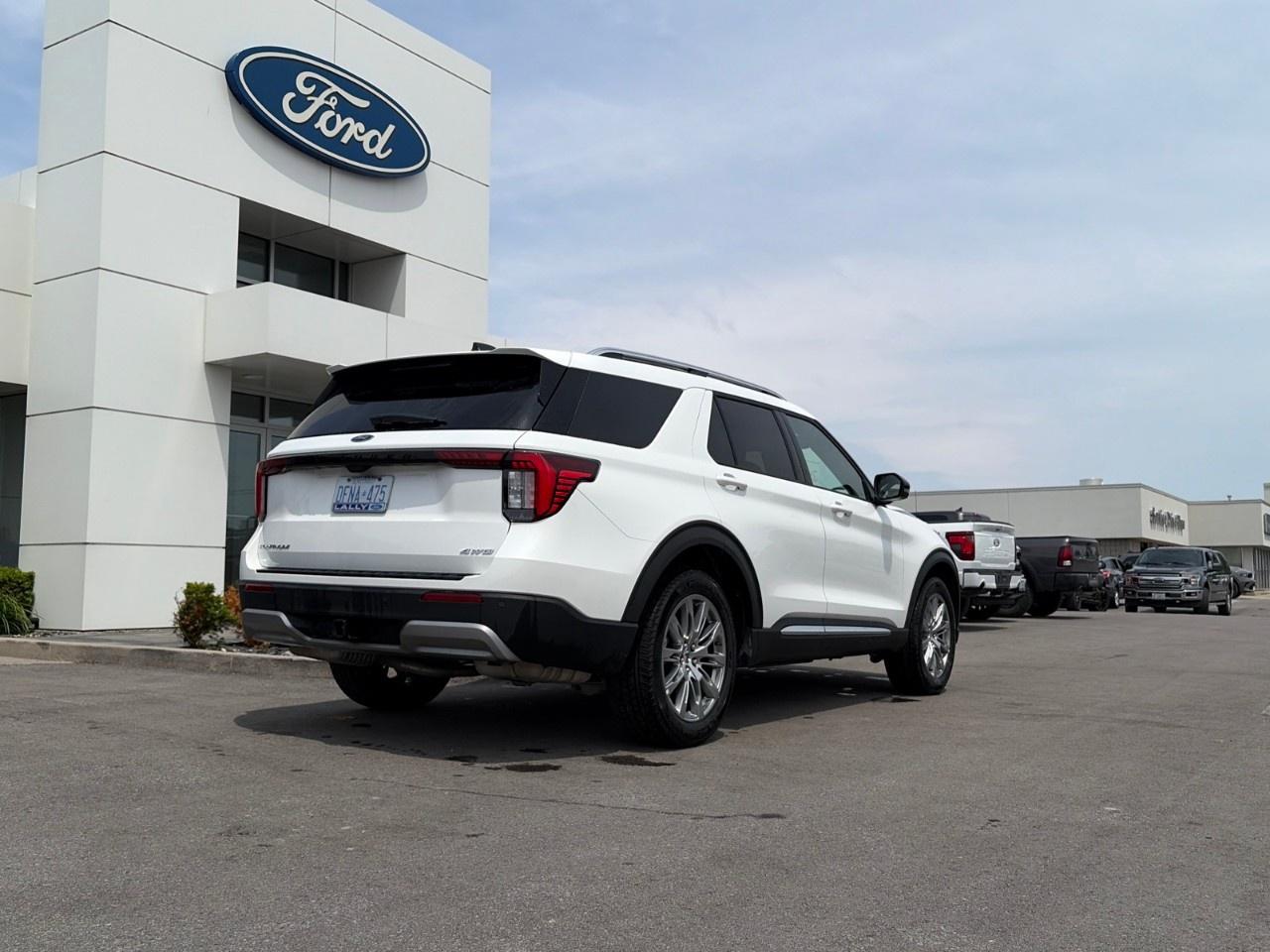 2026 Ford Explorer Platinum 4WD Photo2
