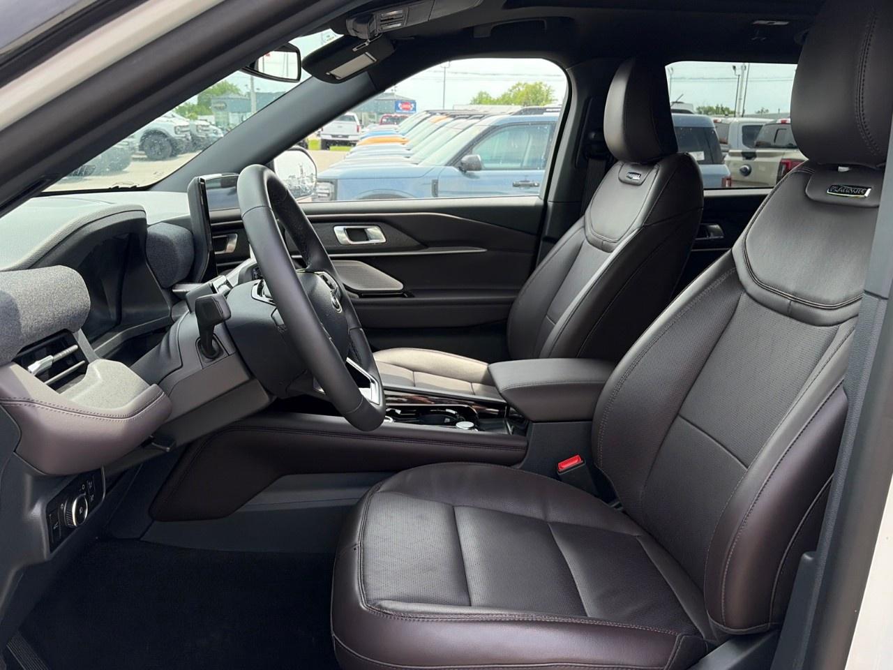 2026 Ford Explorer Platinum 4WD Photo