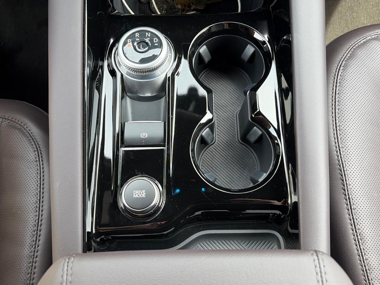 2026 Ford Explorer Platinum 4WD Photo