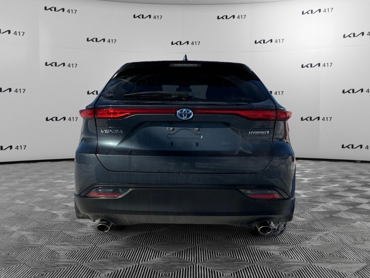 2022 Toyota Venza LE AWD Photo3