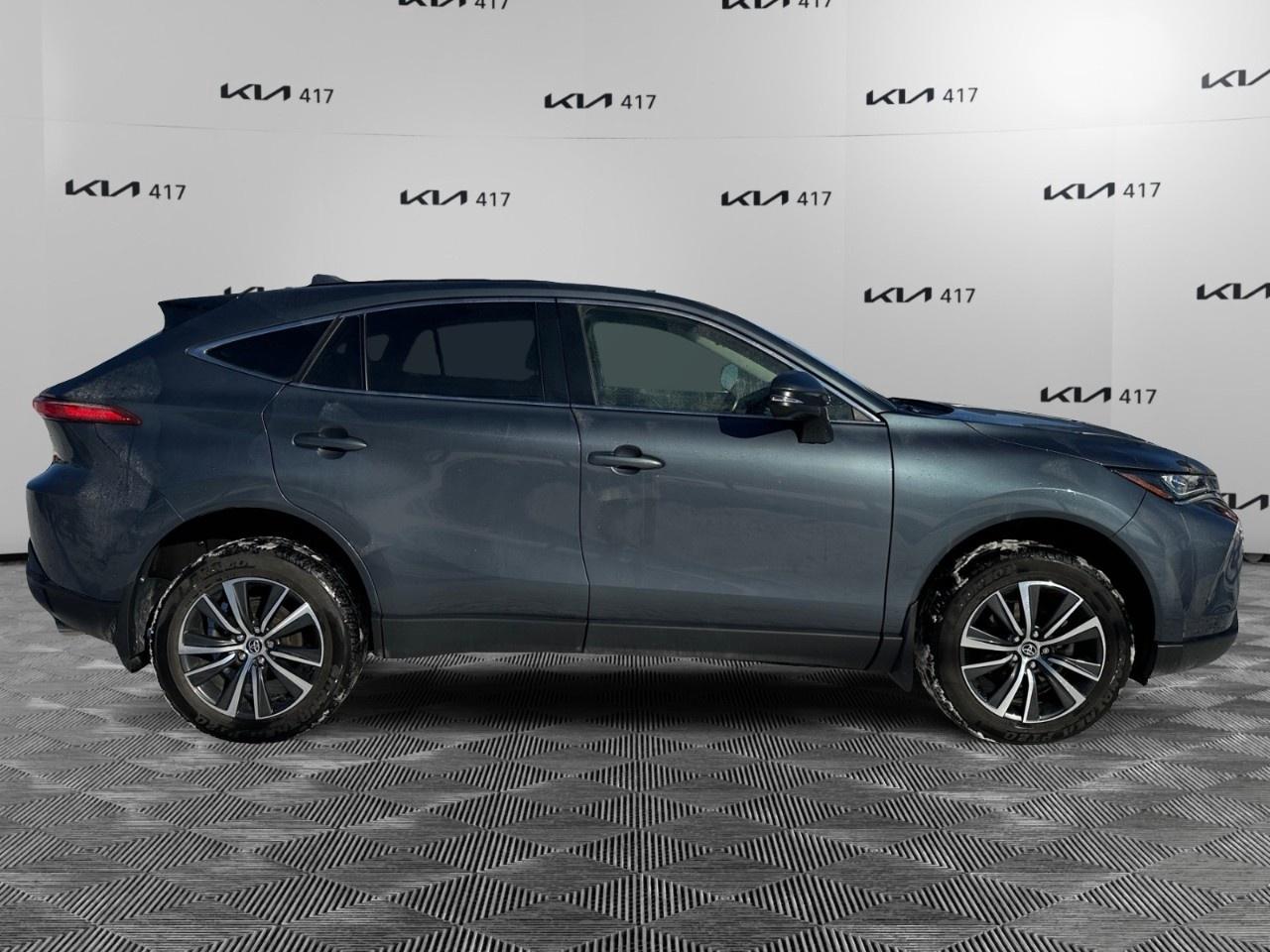 2022 Toyota Venza LE AWD Photo