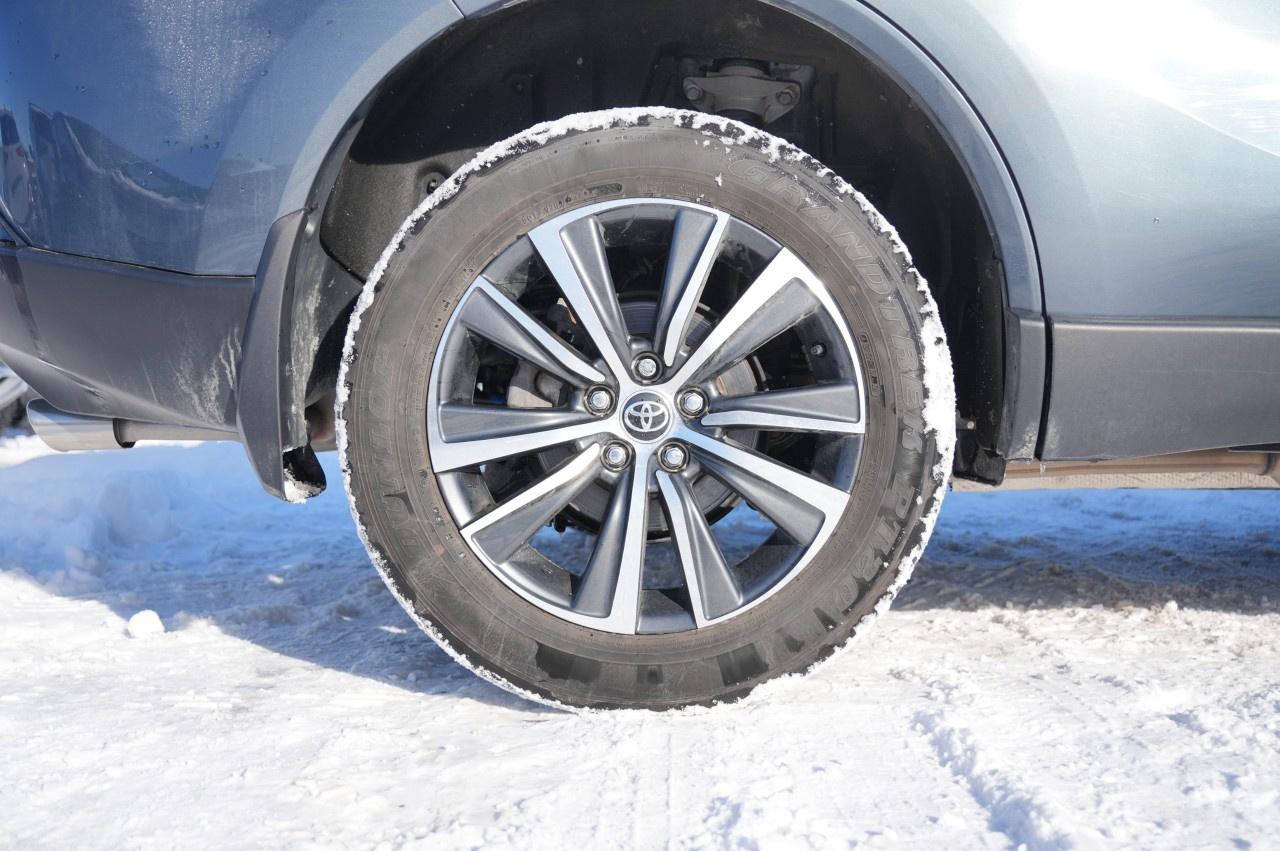 2022 Toyota Venza LE AWD Photo