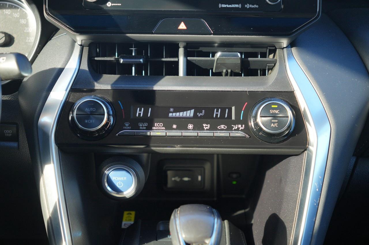 2022 Toyota Venza LE AWD Photo