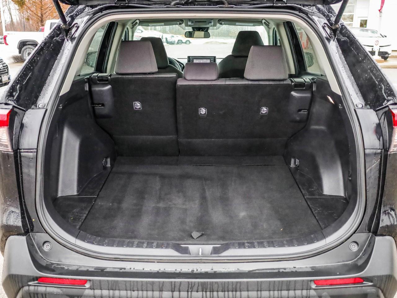 2022 Toyota RAV4 LE Photo