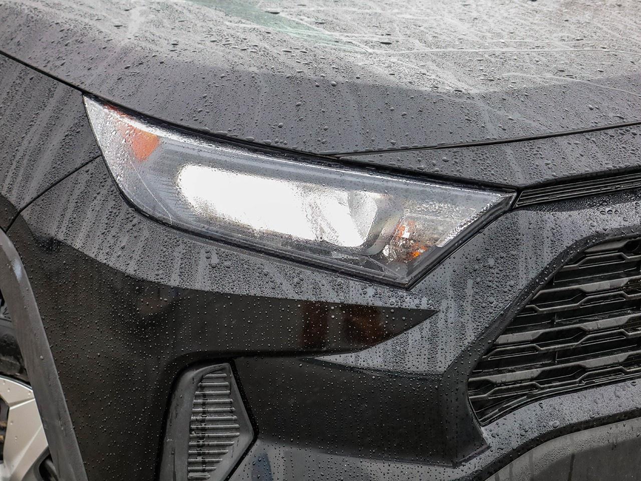 2022 Toyota RAV4 LE Photo