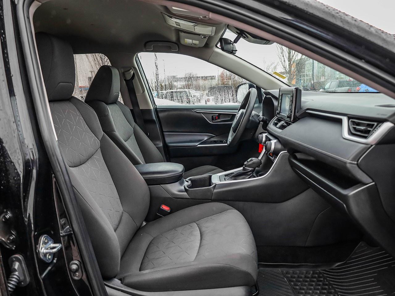 2022 Toyota RAV4 LE Photo