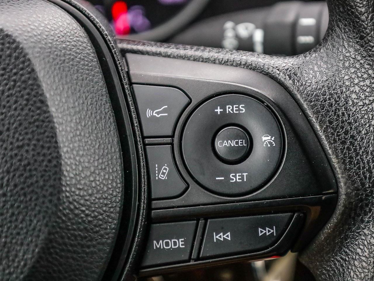 2022 Toyota RAV4 LE Photo