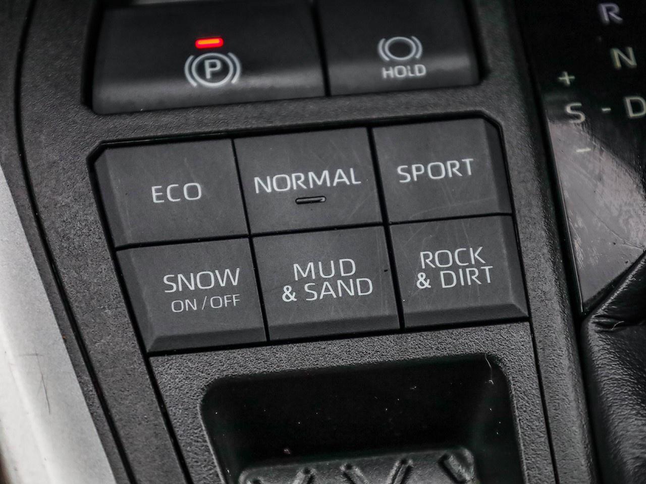 2022 Toyota RAV4 LE Photo