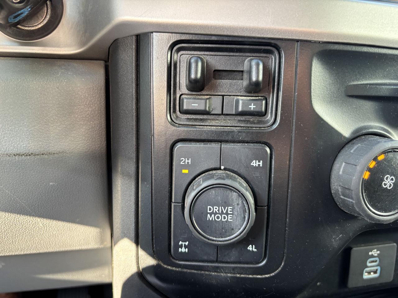 2024 Ford F-250 XLT, 7.3L GAS ENGINE, SUPERCREW, SHORT BOX! Photo