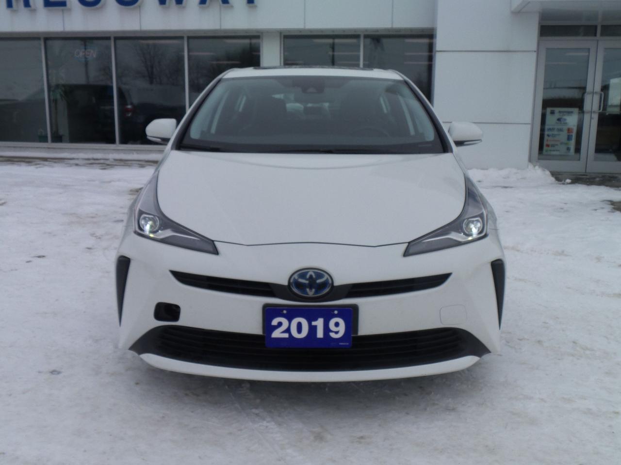 2019 Toyota Prius TECHNOLOGY PACKAGE, LEATHER, ROOF, HEATED SEATS! Photo