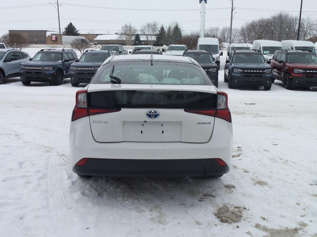 2019 Toyota Prius TECHNOLOGY PACKAGE, LEATHER, ROOF, HEATED SEATS! Photo