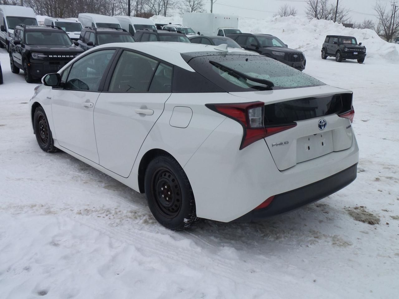 2019 Toyota Prius TECHNOLOGY PACKAGE, LEATHER, ROOF, HEATED SEATS! Photo
