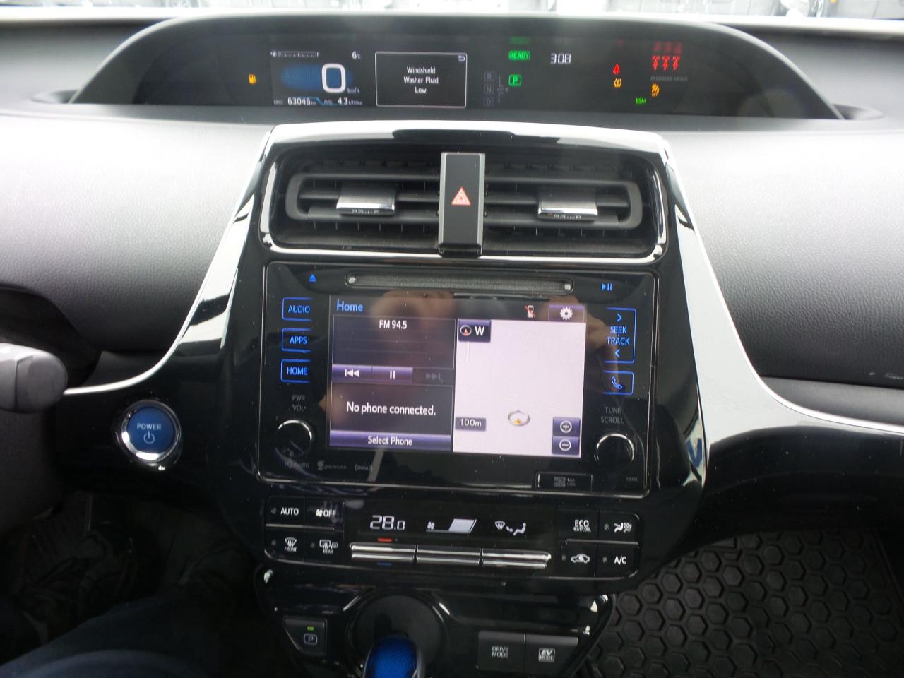 2019 Toyota Prius TECHNOLOGY PACKAGE, LEATHER, ROOF, HEATED SEATS! Photo