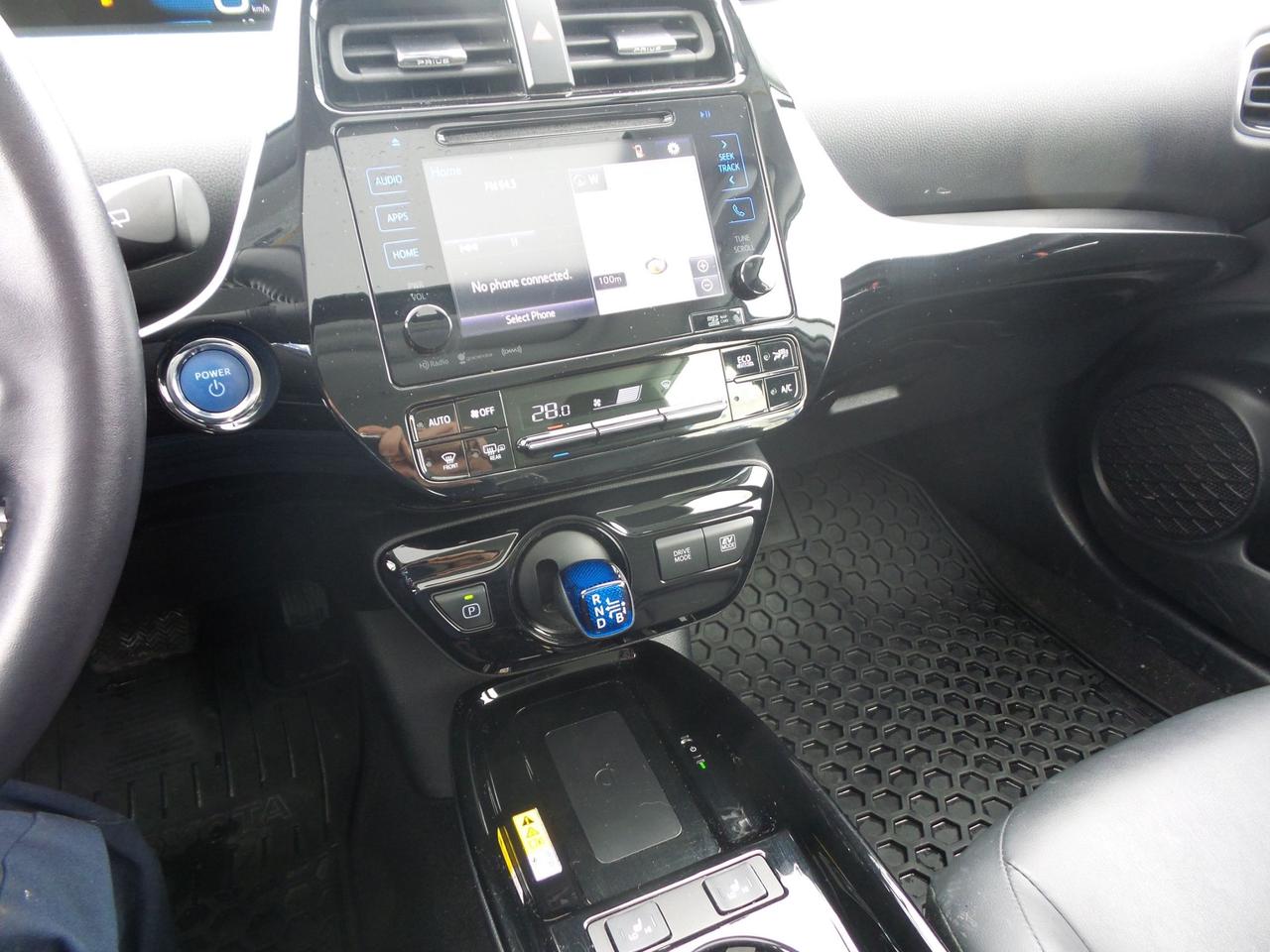 2019 Toyota Prius TECHNOLOGY PACKAGE, LEATHER, ROOF, HEATED SEATS! Photo