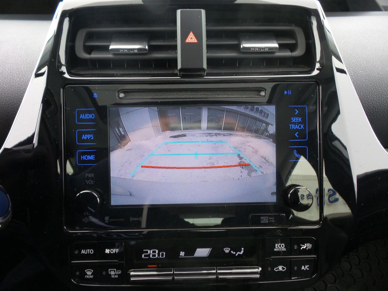 2019 Toyota Prius TECHNOLOGY PACKAGE, LEATHER, ROOF, HEATED SEATS! Photo