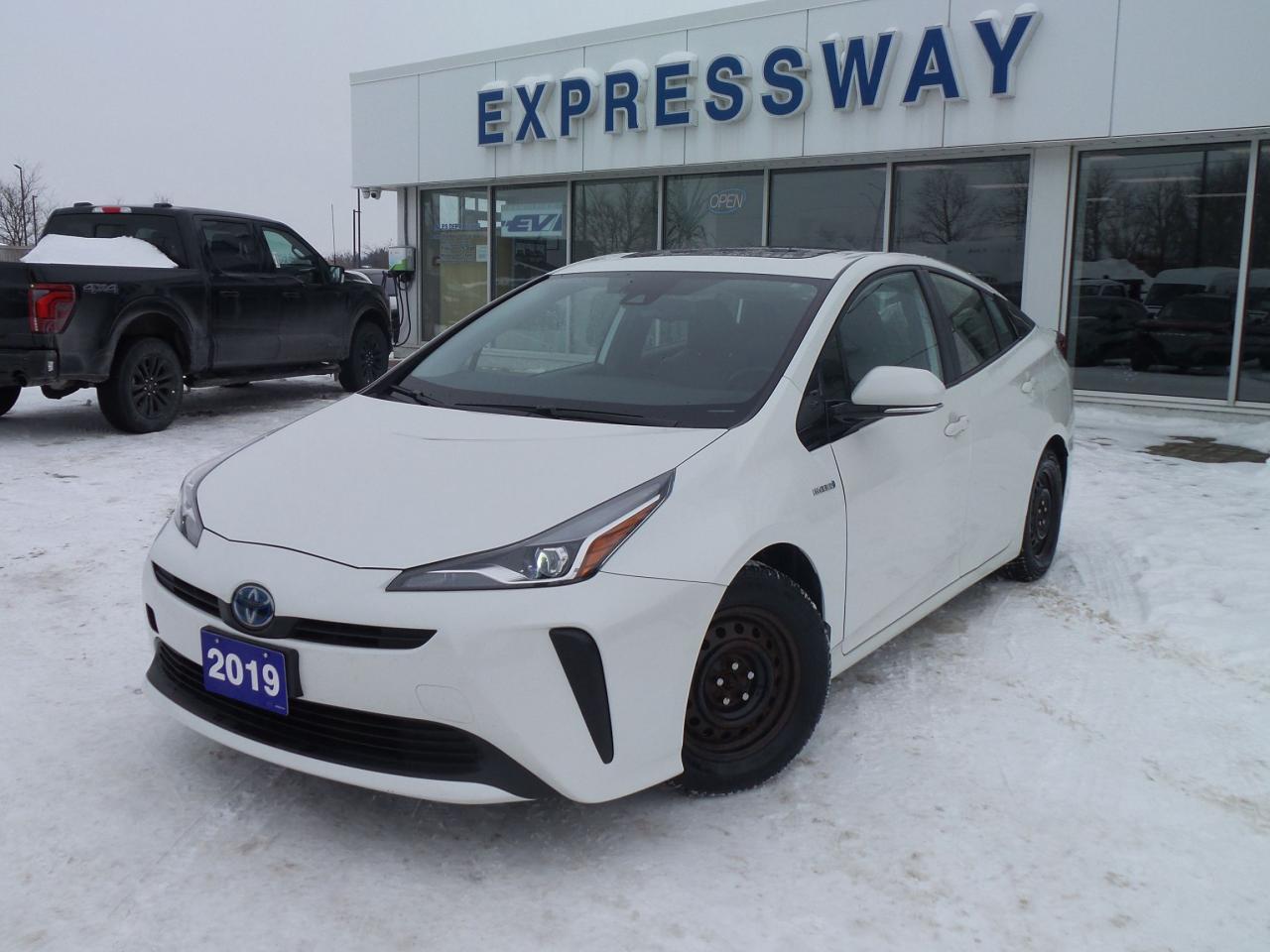2019 Toyota Prius TECHNOLOGY PACKAGE, LEATHER, ROOF, HEATED SEATS! Photo0