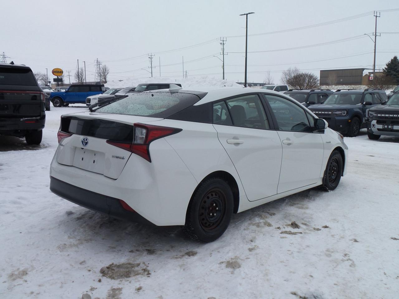 2019 Toyota Prius TECHNOLOGY PACKAGE, LEATHER, ROOF, HEATED SEATS! Photo4