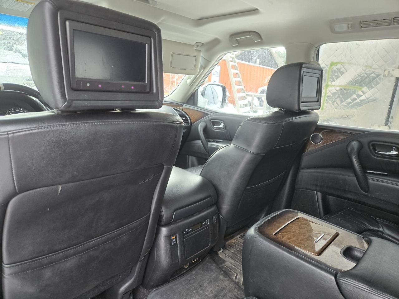 2011 Infiniti QX56 7-Passenger - Photo #10