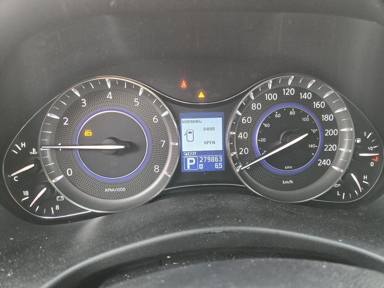 2011 Infiniti QX56 7-Passenger - Photo #13