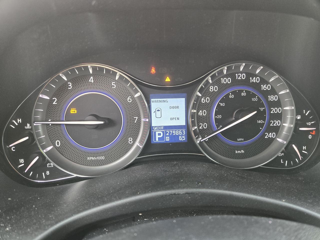 2011 Infiniti QX56 7-Passenger - Photo #13