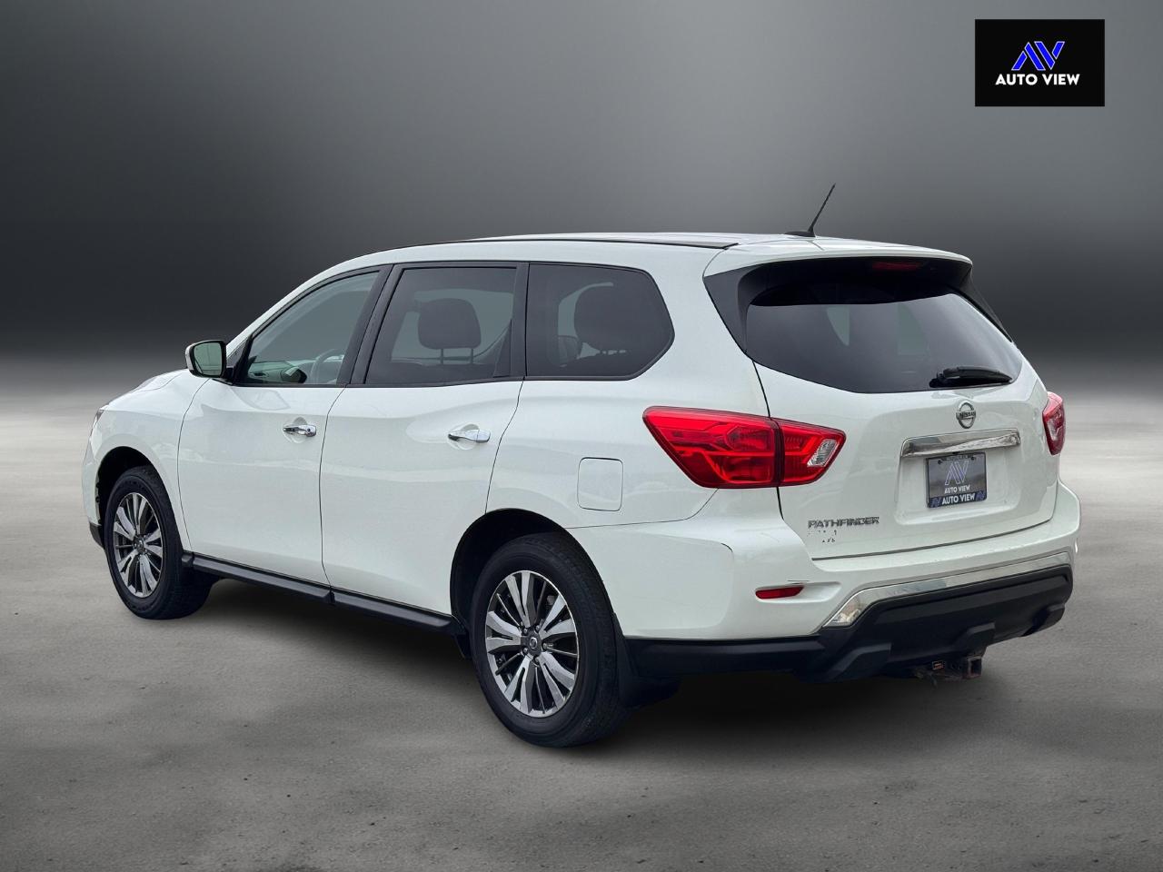 2018 Nissan Pathfinder S **7 PASSENGER**CLEAN CARFAX** Photo