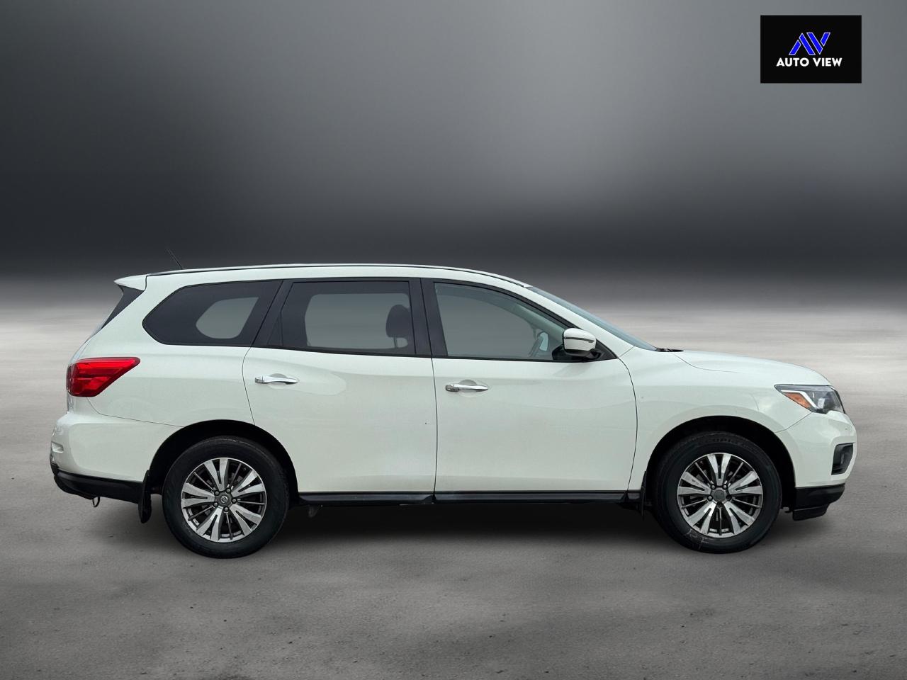 2018 Nissan Pathfinder S **7 PASSENGER**CLEAN CARFAX** Photo4