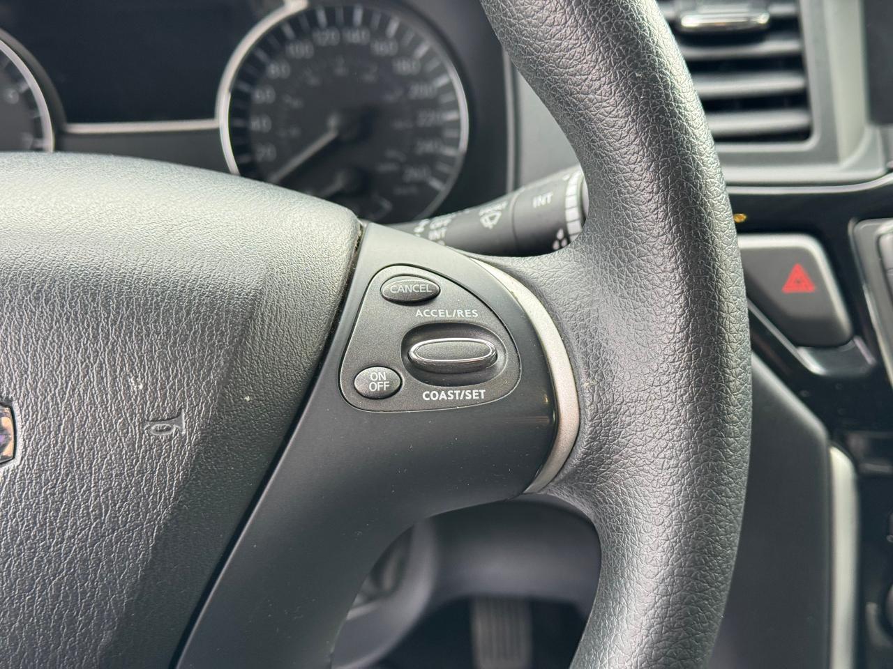 2018 Nissan Pathfinder S **7 PASSENGER**CLEAN CARFAX** Photo