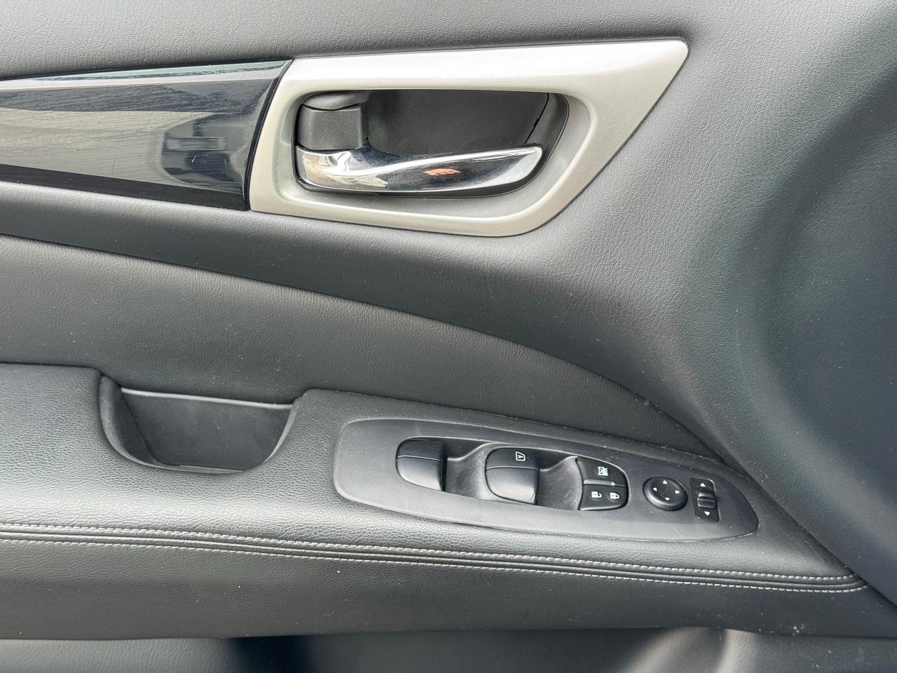 2018 Nissan Pathfinder S **7 PASSENGER**CLEAN CARFAX** Photo