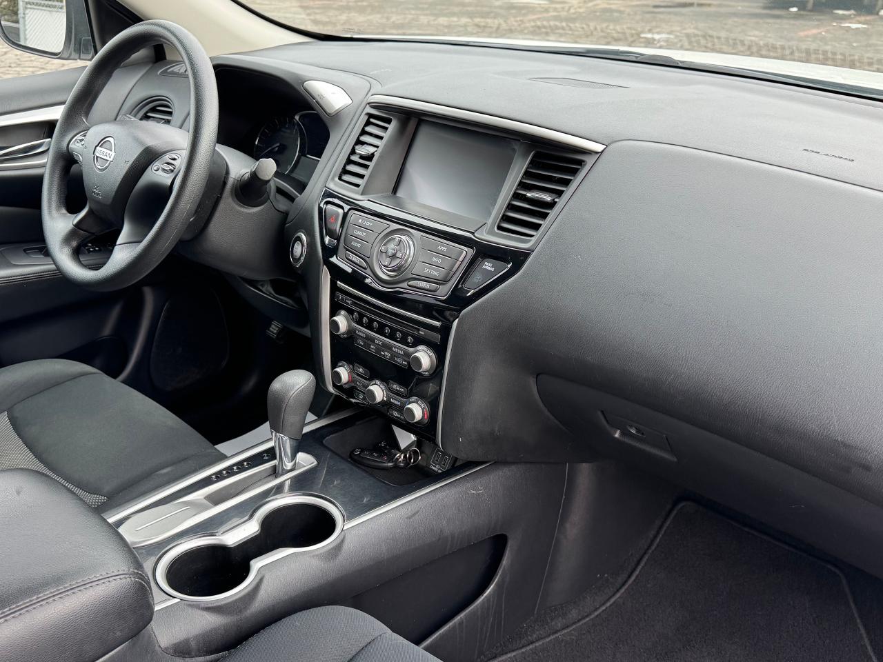 2018 Nissan Pathfinder S **7 PASSENGER**CLEAN CARFAX** Photo