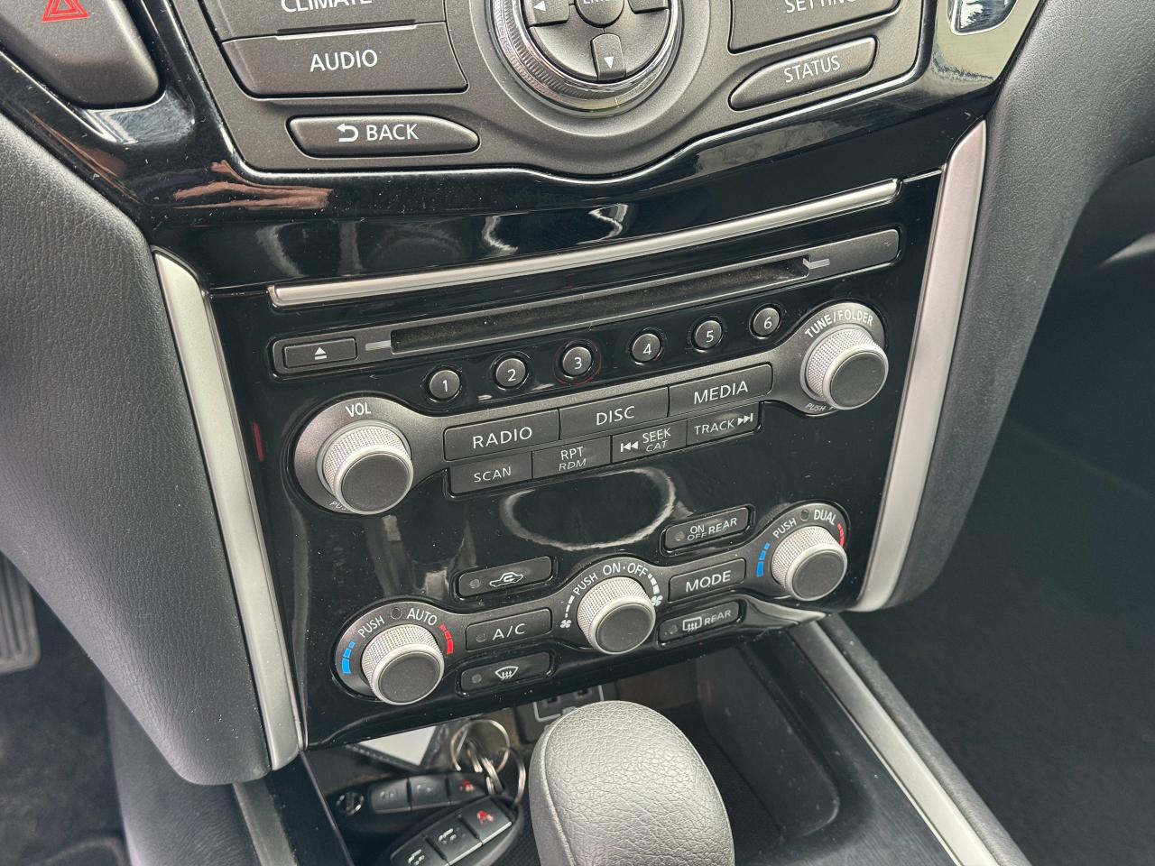 2018 Nissan Pathfinder S **7 PASSENGER**CLEAN CARFAX** Photo