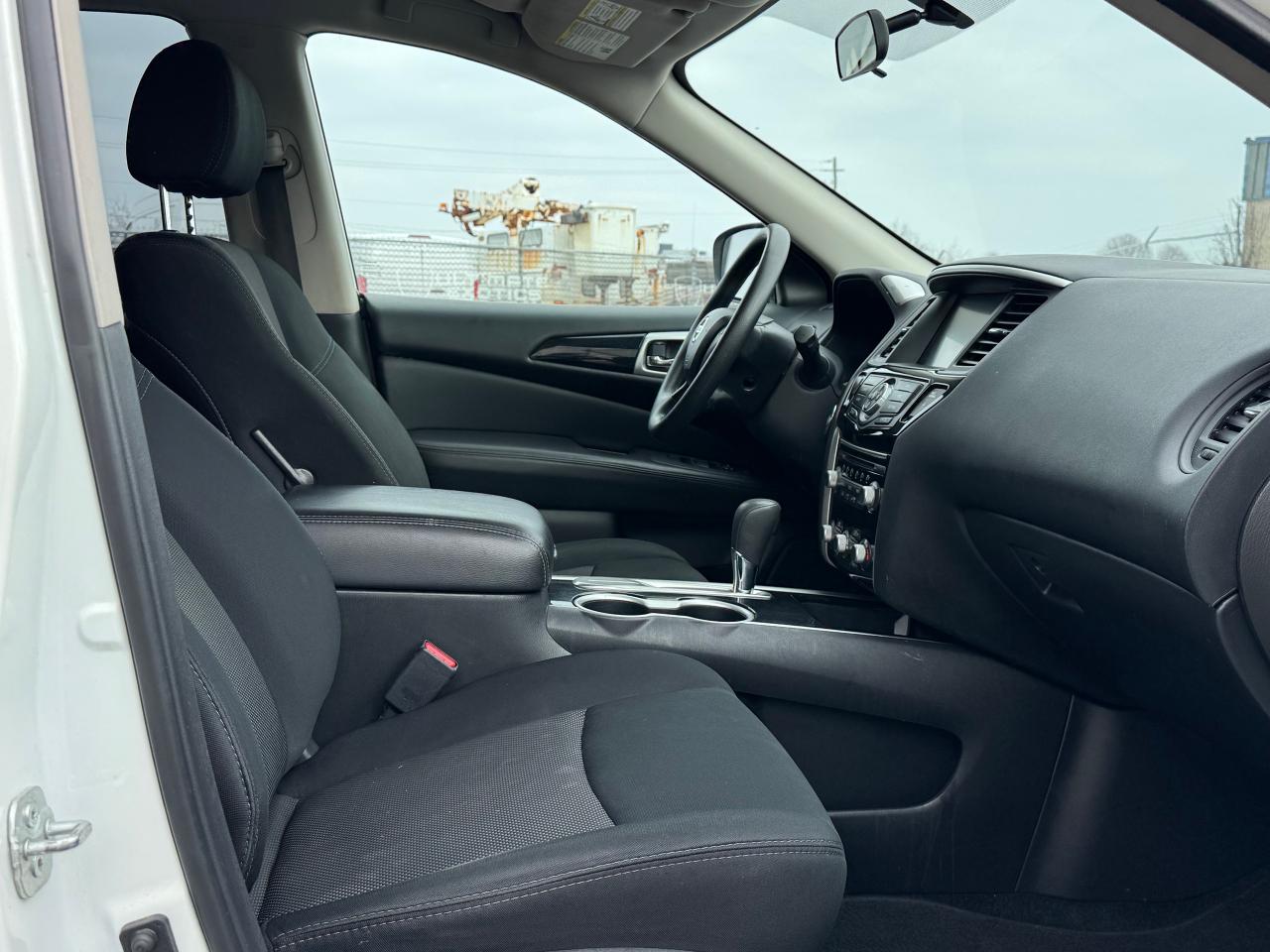 2018 Nissan Pathfinder S **7 PASSENGER**CLEAN CARFAX** Photo