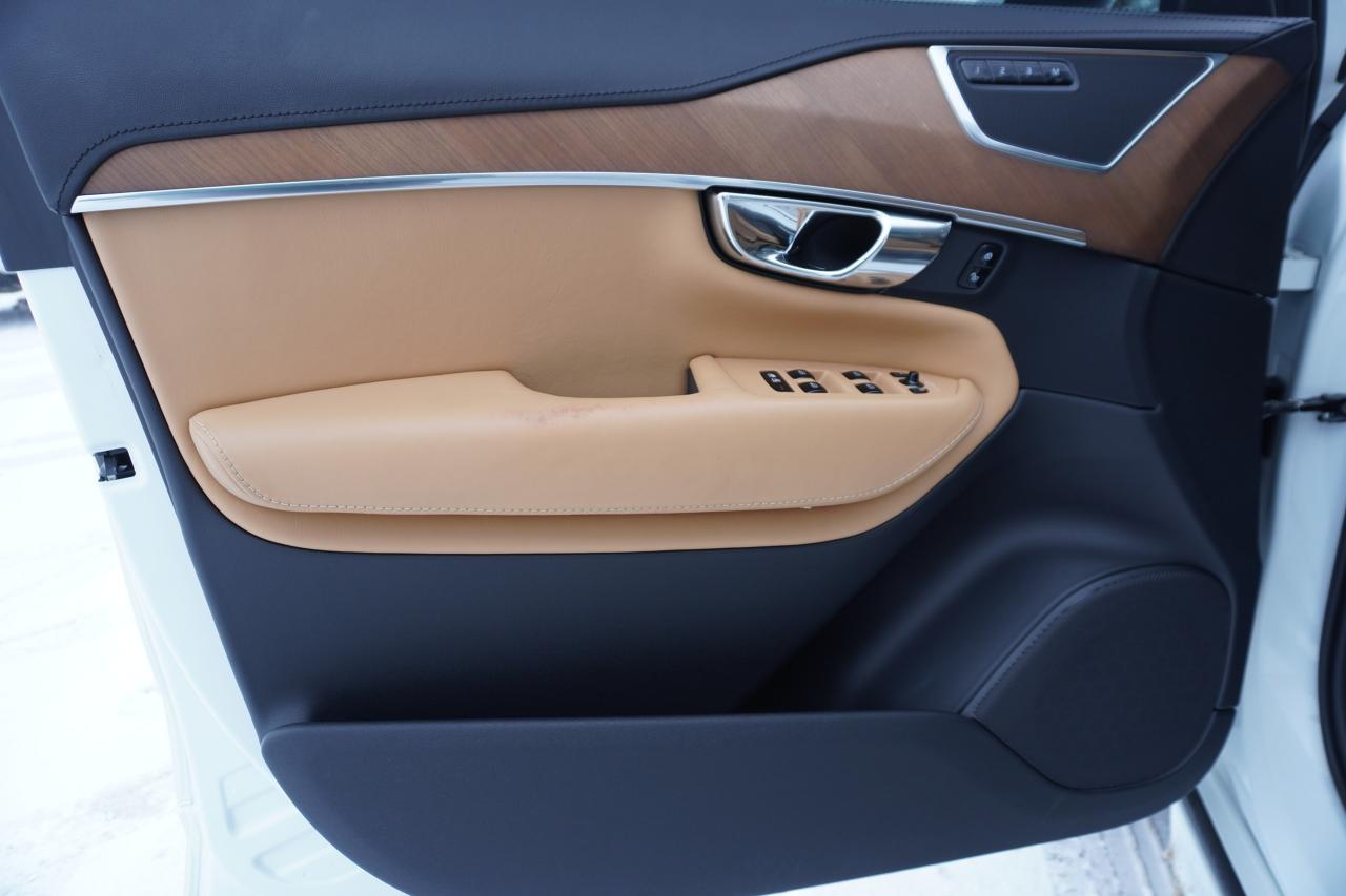 2016 Volvo XC90 T8 INSCRIPTION / 1 OWNER / NO ACCIDENTS / PHEV Photo