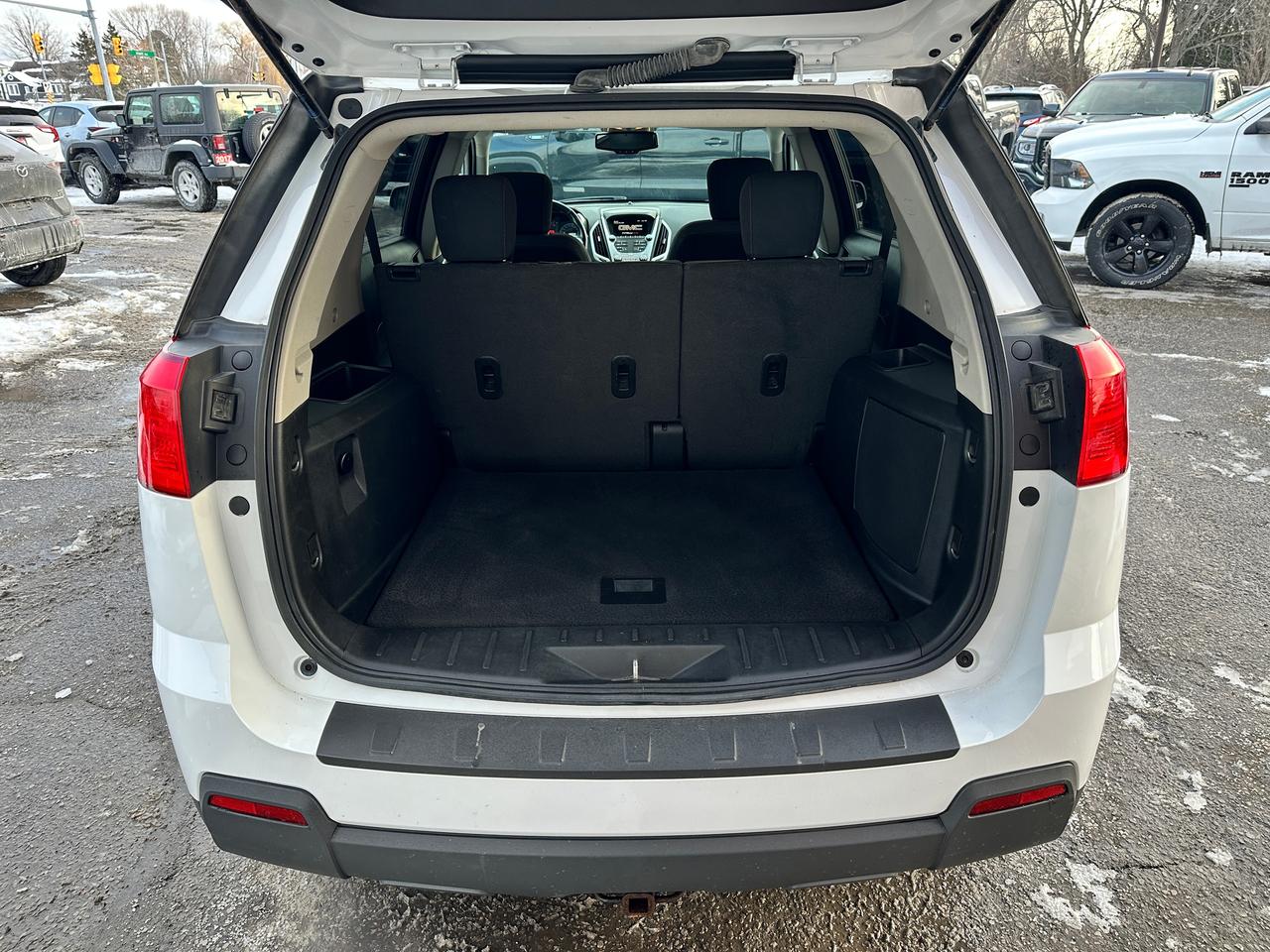 2015 GMC Terrain SLE HTD-Cloth Alloys FM/XM BackupCam Remote Start Photo