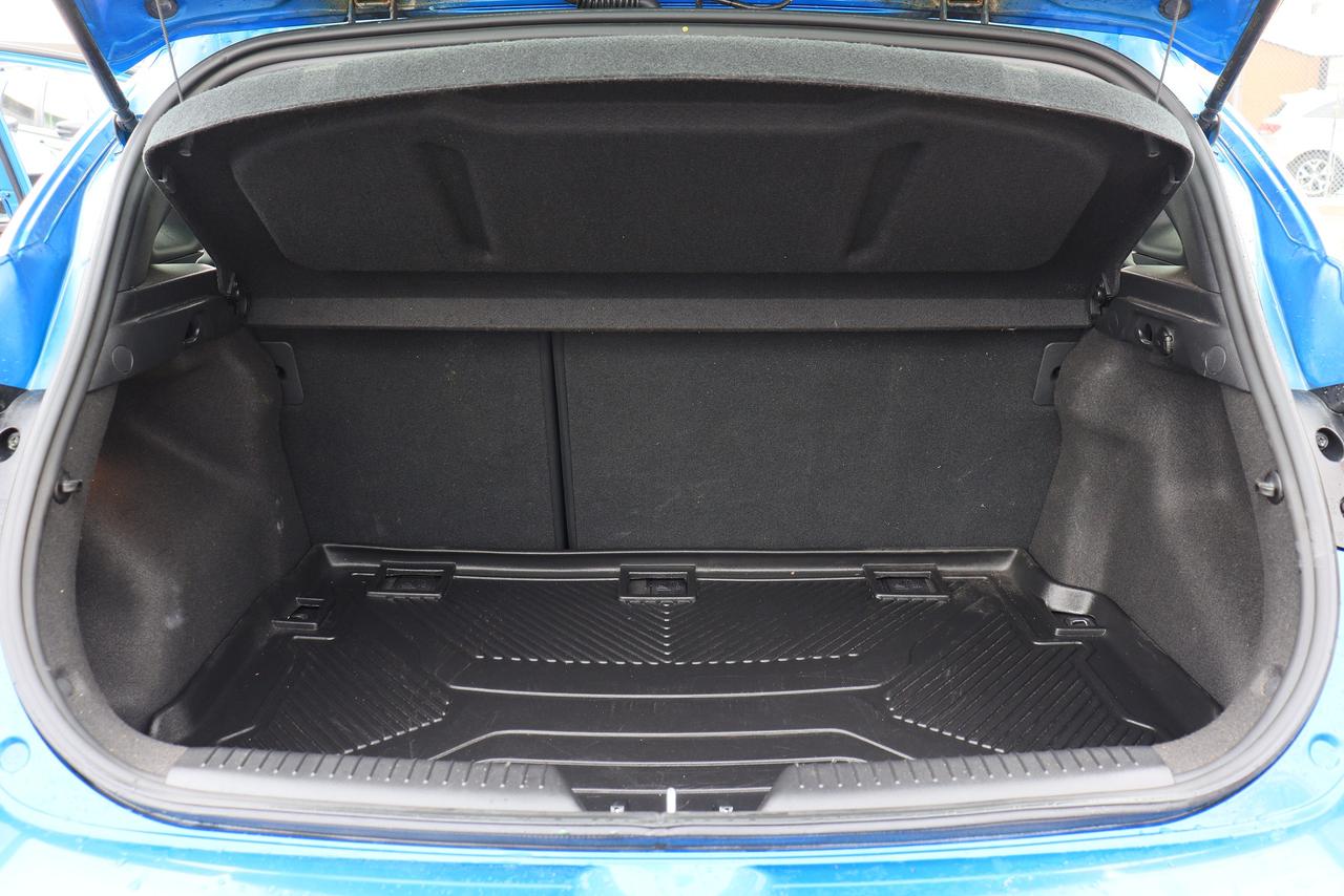 2017 Hyundai Elantra GT Limited | Auto | Leather | Roof | Nav | Cam & More Photo