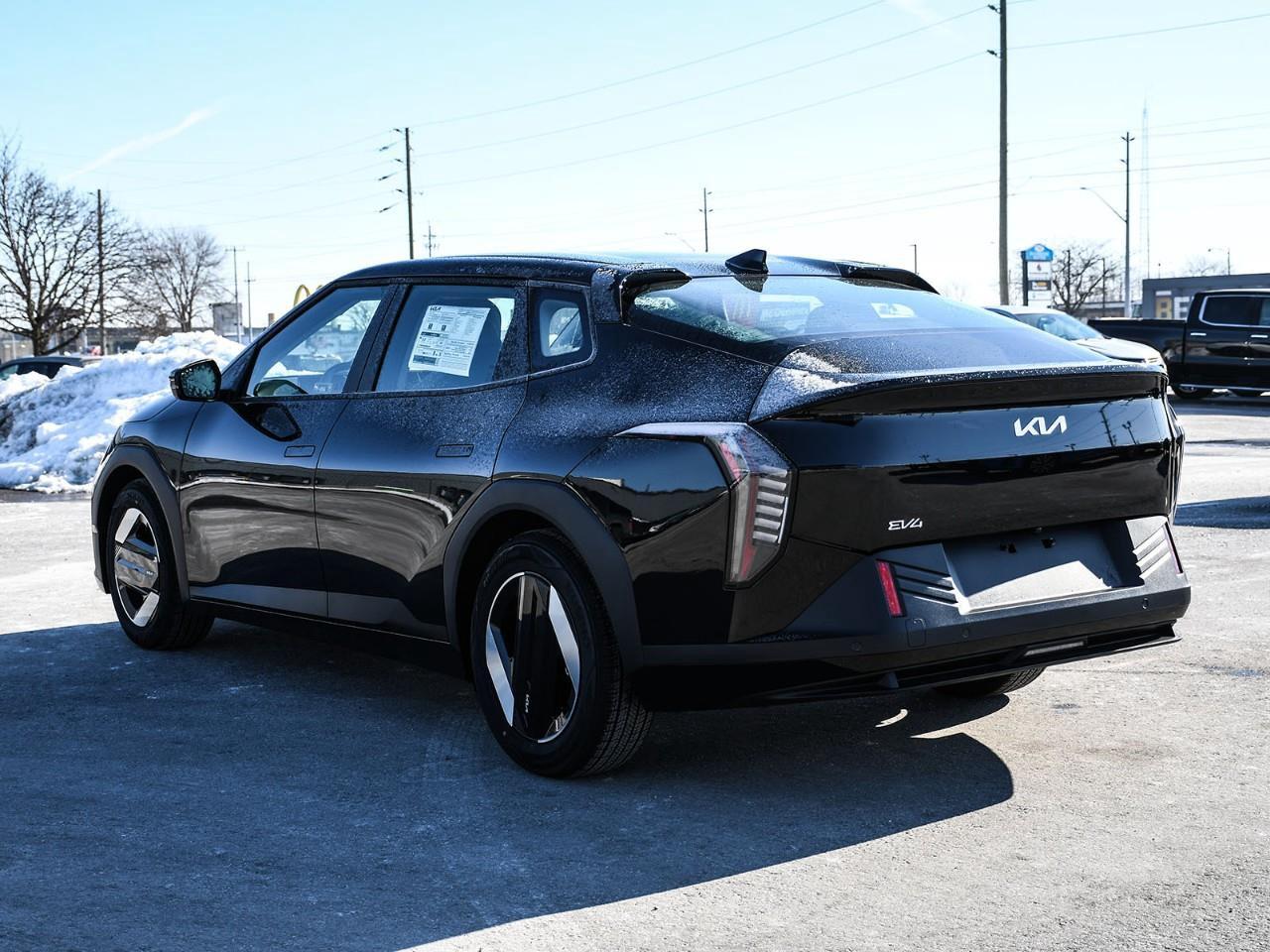 2026 Kia EV4 2026 Kia EV4 – Wind Photo