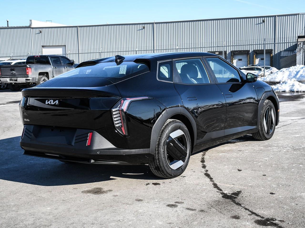 2026 Kia EV4 2026 Kia EV4 – Wind Photo