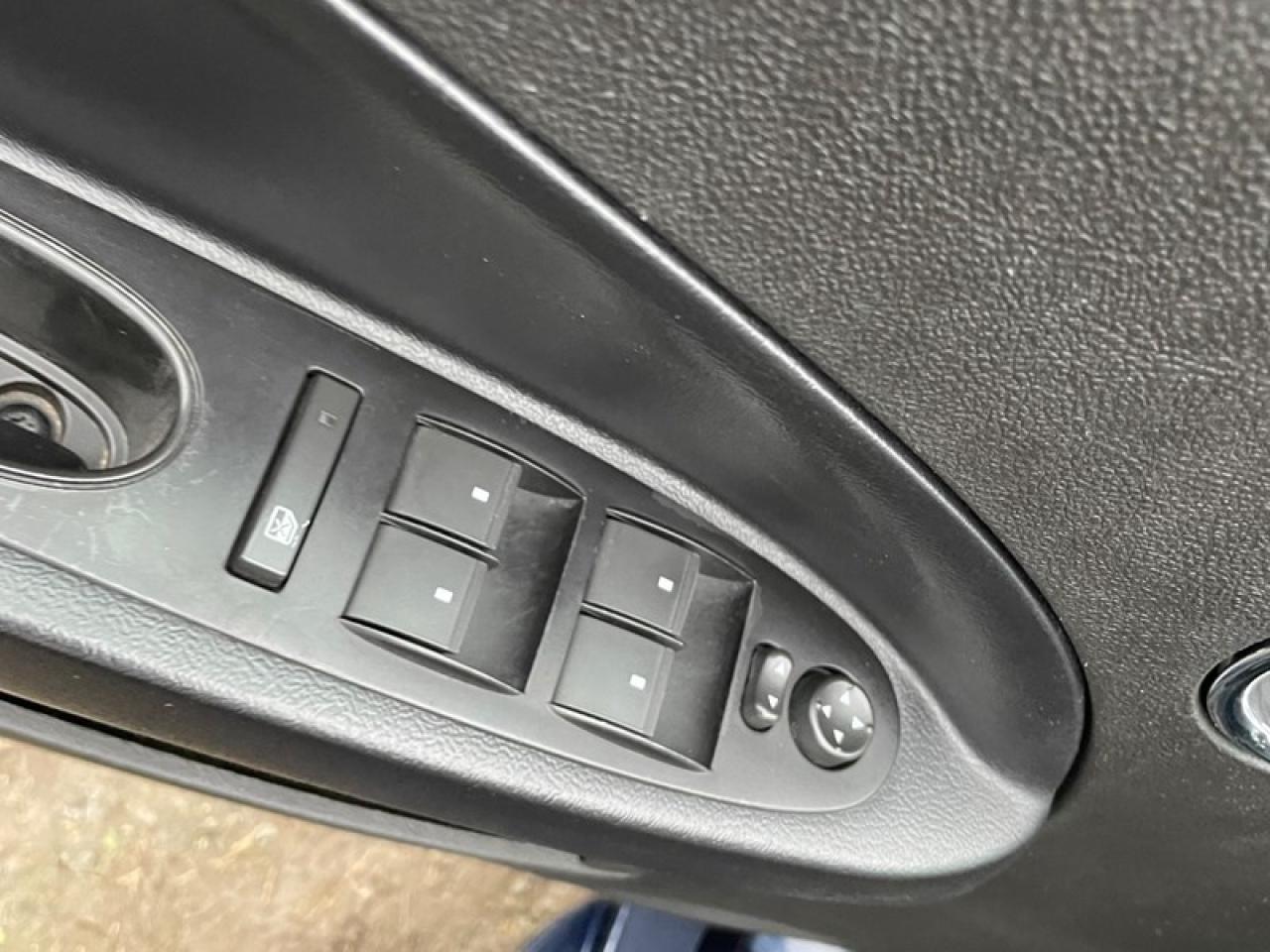 2010 Chevrolet HHR LS Photo